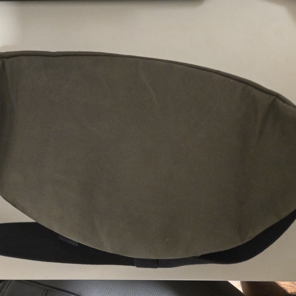 Trakke Largo Sling Olive Like New - Picture 2 of 7